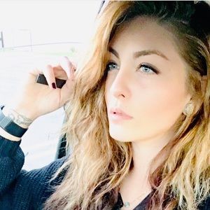 Meet your Posher, Caitlin